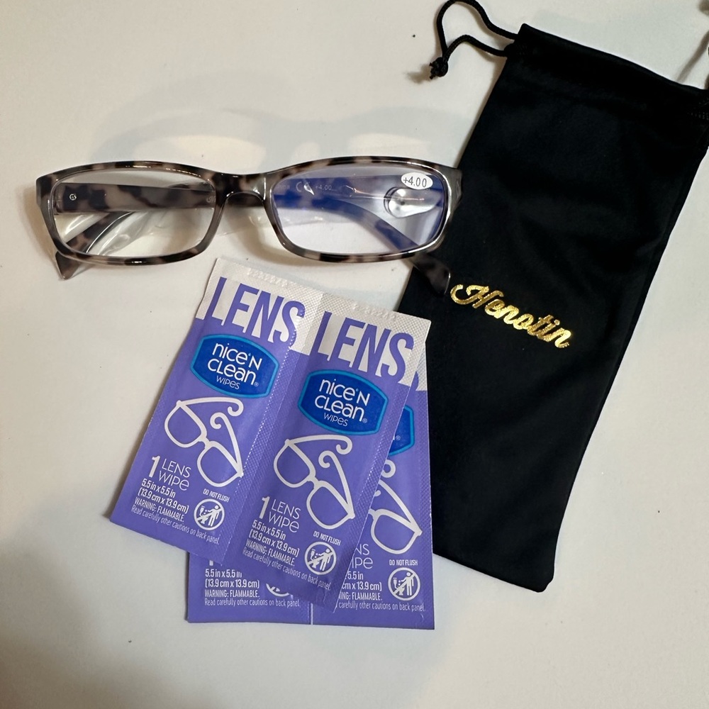 Women’s reading eyeglasses